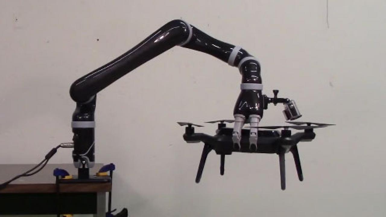 Kinova JACO 6DOF Handling a Solo Drone - Robotic Gizmos