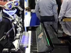 TeoTronico: The Pianist Robot